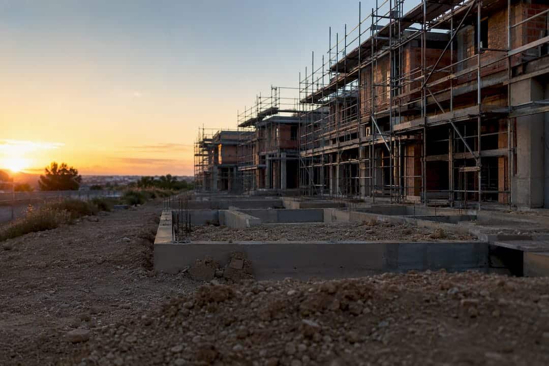 Terreno de obra residencial sin actividad