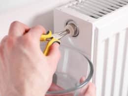 Cómo purgar un radiador de calefacción