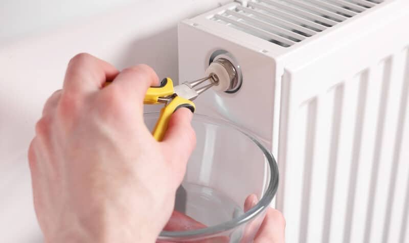 Cómo purgar un radiador de calefacción