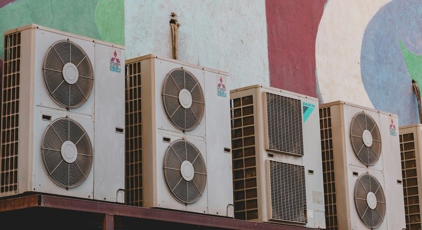 Aire acondicionado multisplit con varias unidades de climatización para distintas estancias