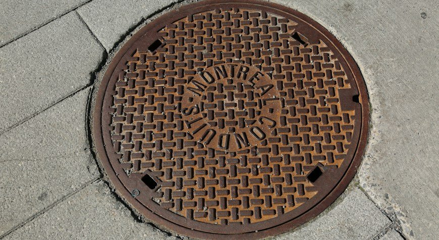 Registro de saneamiento para explicar qué hacer con una arqueta atascada