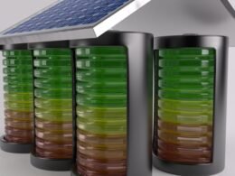 Baterías solares para almacenamiento de energía en una instalación renovable