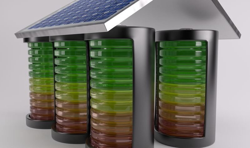 Baterías solares para almacenamiento de energía en una instalación renovable