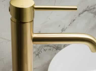 Cambiar grifo baño por un monomando instalado sobre un lavabo