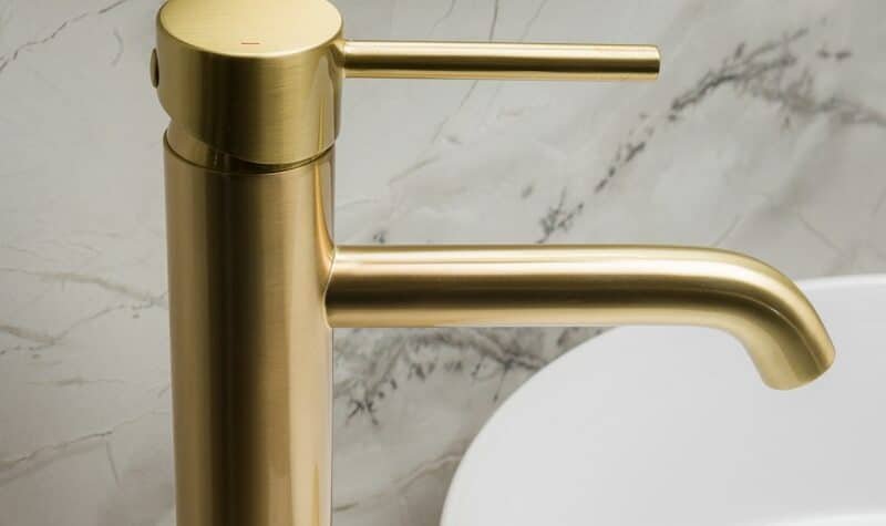 Cambiar grifo baño por un monomando instalado sobre un lavabo