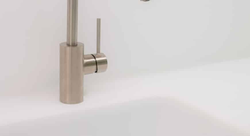 Cambiar latiguillo grifo conectado a una grifería de lavabo