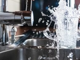 Cambiar sifón fregadero bajo un desagüe de cocina