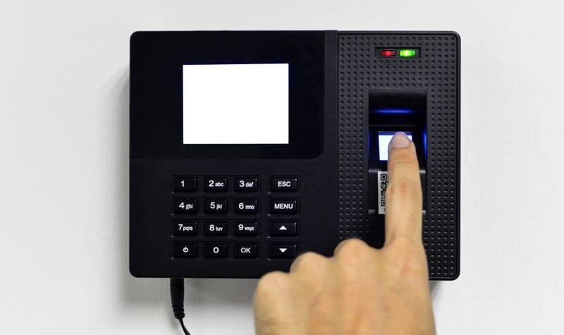 Cerradura electromagnética integrada en un sistema de control de acceso