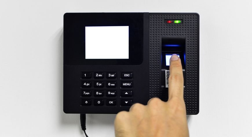 Cerradura electromagnética integrada en un sistema de control de acceso