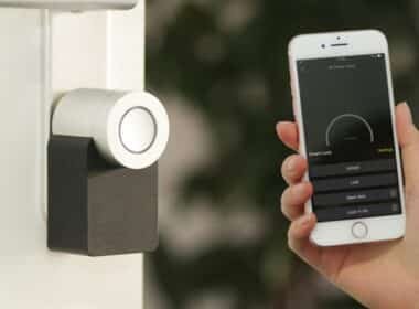 Cerradura inteligente controlada desde un smartphone