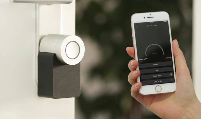 Cerradura inteligente controlada desde un smartphone