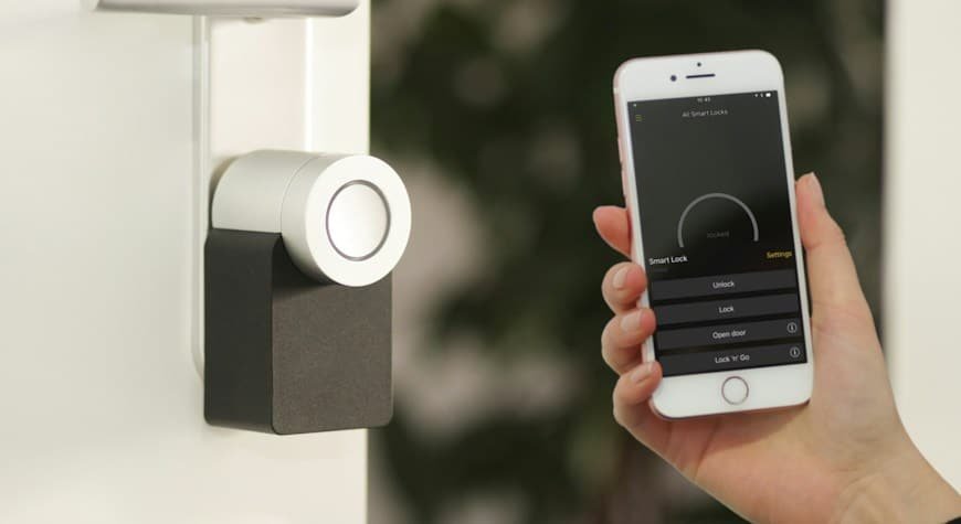 Cerradura inteligente controlada desde un smartphone