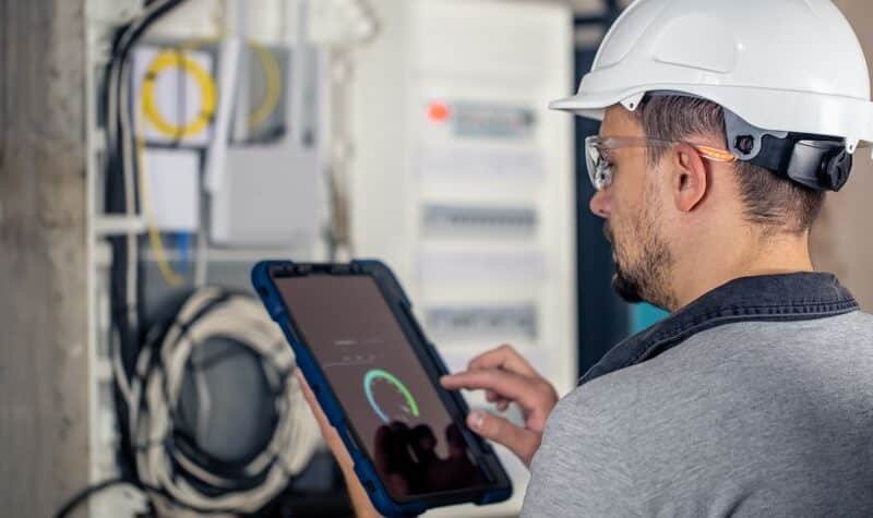 Compensación excedentes solares y control de producción mediante monitorización eléctrica
