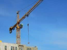 Construcción modular con elementos prefabricados montados mediante grúa
