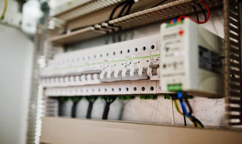 Contador eléctrico digital y cuadro de distribución