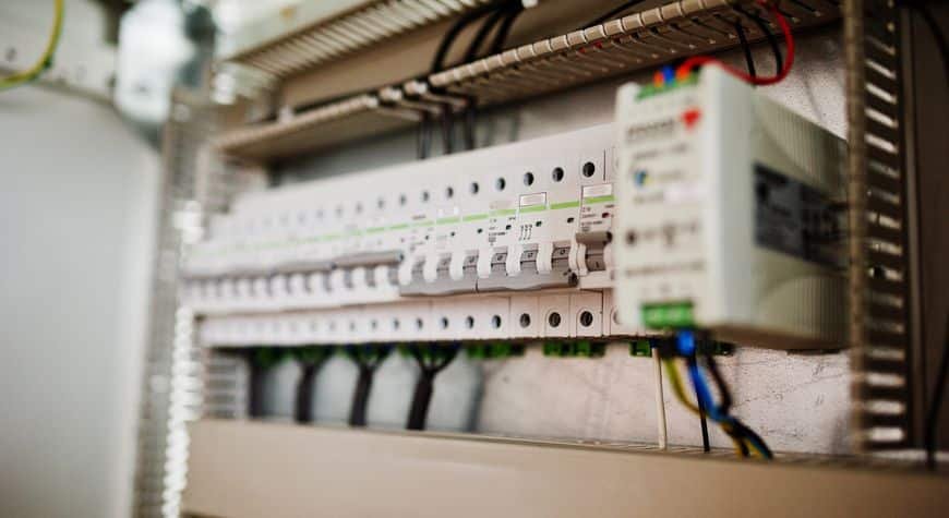 Contador eléctrico digital y cuadro de distribución