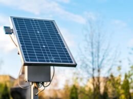 Diodos bypass placas solares y detalle de un módulo fotovoltaico