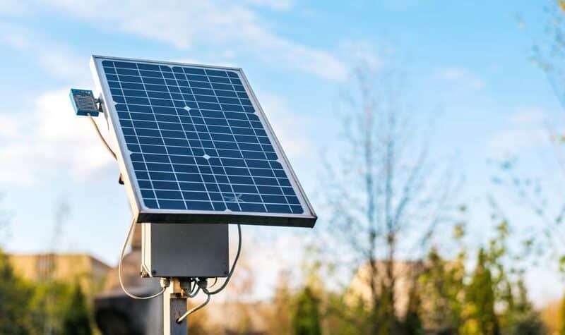 Diodos bypass placas solares y detalle de un módulo fotovoltaico