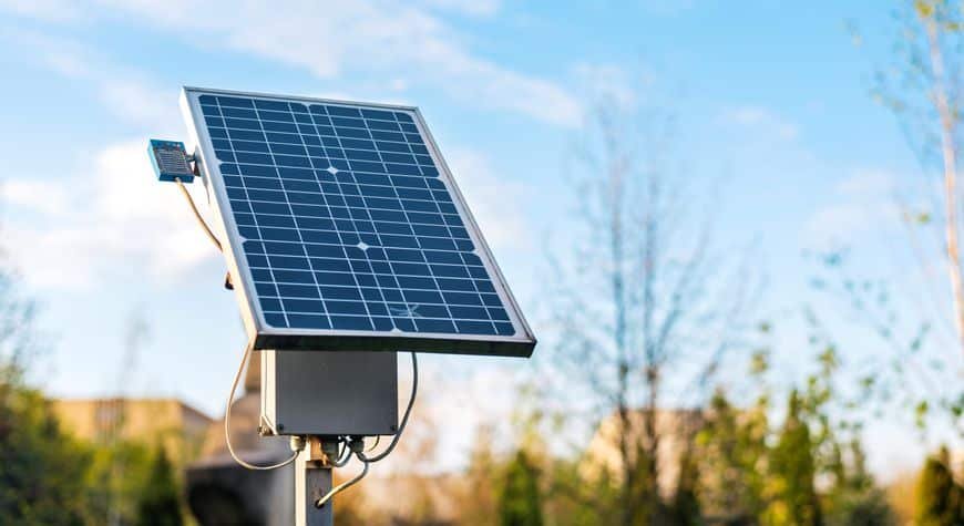 Diodos bypass placas solares y detalle de un módulo fotovoltaico