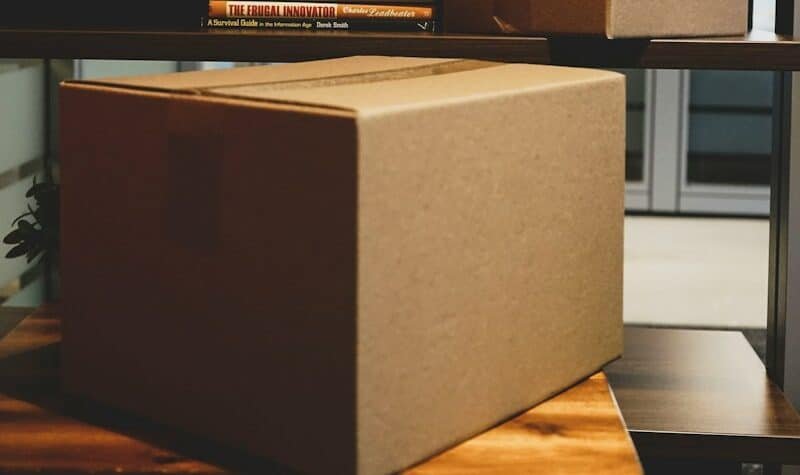Cajas de cartón preparadas para embalar una mudanza