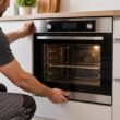 Instalación de un horno empotrable en una cocina