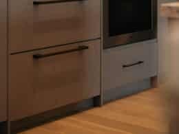 Instalar microondas integrable dentro de una columna de cocina