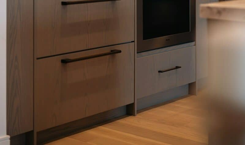 Instalar microondas integrable dentro de una columna de cocina