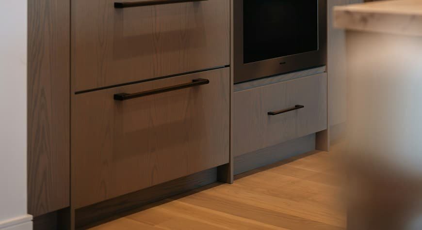 Instalar microondas integrable dentro de una columna de cocina