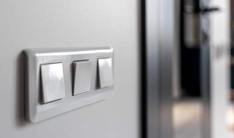Interruptor de luz no funciona en una pared de vivienda