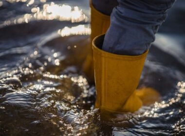Inundación sótano alcantarillado con acumulación de agua en una zona baja