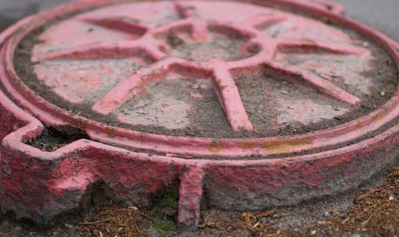 Arqueta de saneamiento para una guía sobre limpieza de arquetas