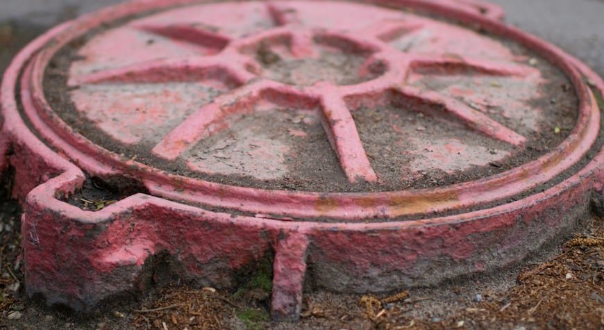 Arqueta de saneamiento para una guía sobre limpieza de arquetas