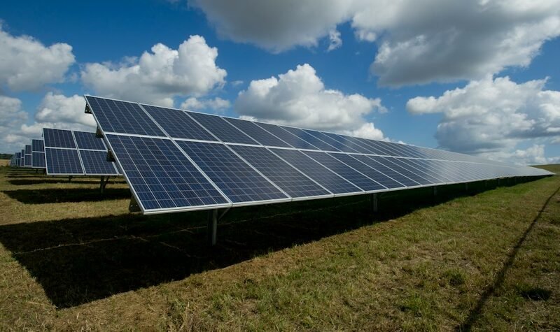 Paneles fotovoltaicos para una guía sobre mantenimiento de placas solares