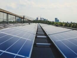 Paneles fotovoltaicos para explicar el funcionamiento de un microinversor solar