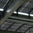 Paneles solares sobre una cubierta para explicar su orientación