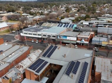 Placas solares cubierta plana en edificios residenciales