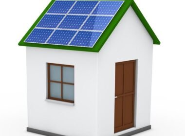 Placas solares tejado de teja instaladas en una vivienda