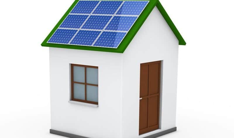 Placas solares tejado de teja instaladas en una vivienda