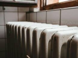 Radiador doméstico para una guía sobre tapones y accesorios de radiadores de calefacción
