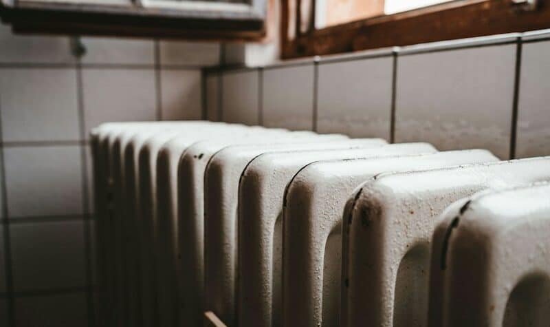 Radiador doméstico para una guía sobre tapones y accesorios de radiadores de calefacción