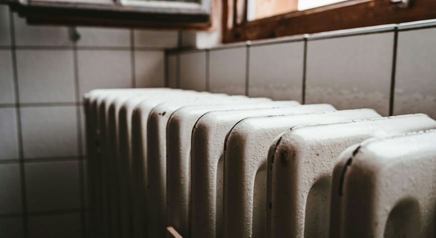 Radiador doméstico para una guía sobre tapones y accesorios de radiadores de calefacción